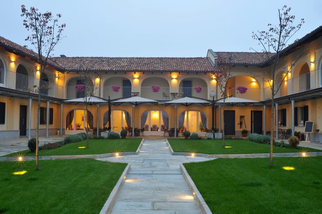 Agriturismo Cascina Varie Castagnito Exteriör bild