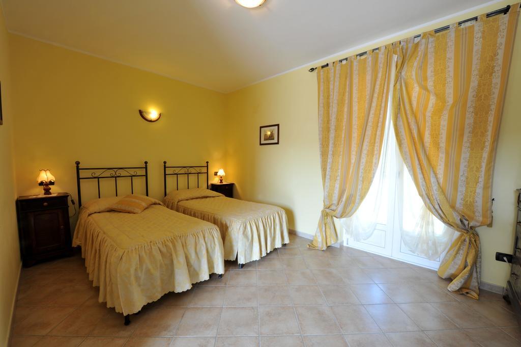 Agriturismo Cascina Varie Castagnito Exteriör bild